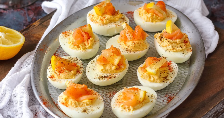 Stuffed eggs with smoked salmon