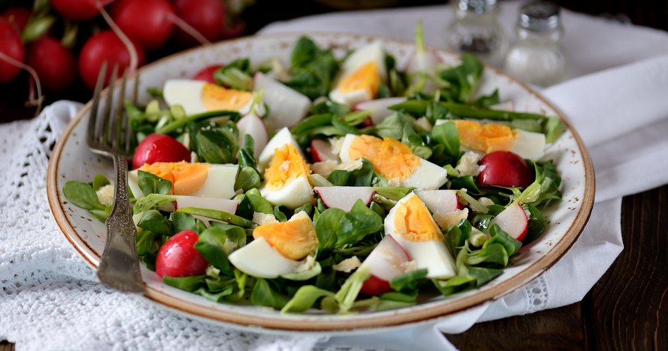 Tender spring salad with eggs